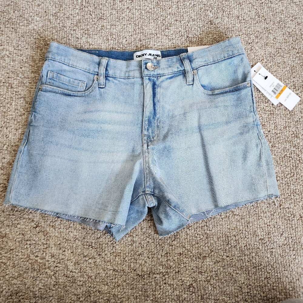 NWT DKNY Jeans Women's Mid Rise Denim Short Size 8/29